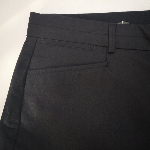 Dockers Ladies Size 12 Black Straight Legs Zipper & 2 Clasp Closure Capri Pants - Picture 8 of 14